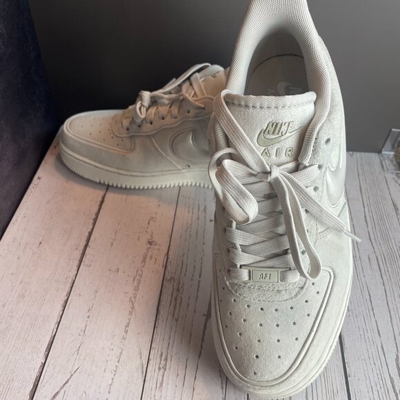 NIKE AIR FORCE 1 '07 (WOMEN) 7.5 - Picture 9 of 13